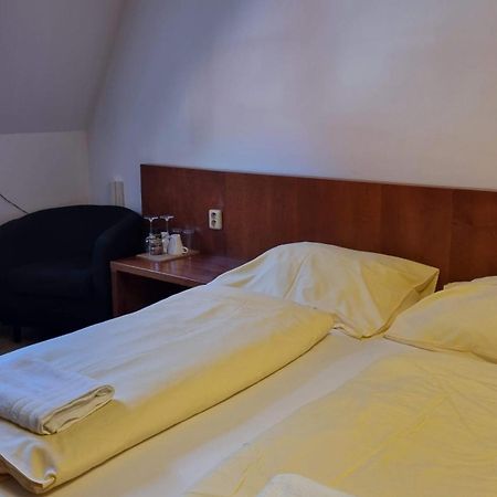 Nevinne Apartmany Kolín Buitenkant foto