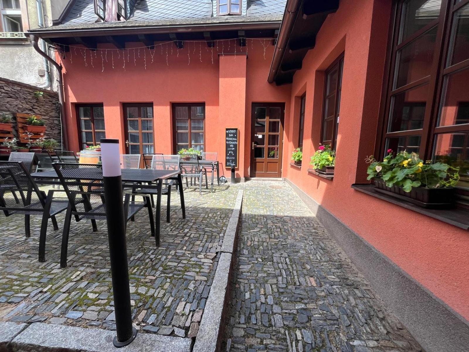 Nevinne Apartmany Kolín Buitenkant foto